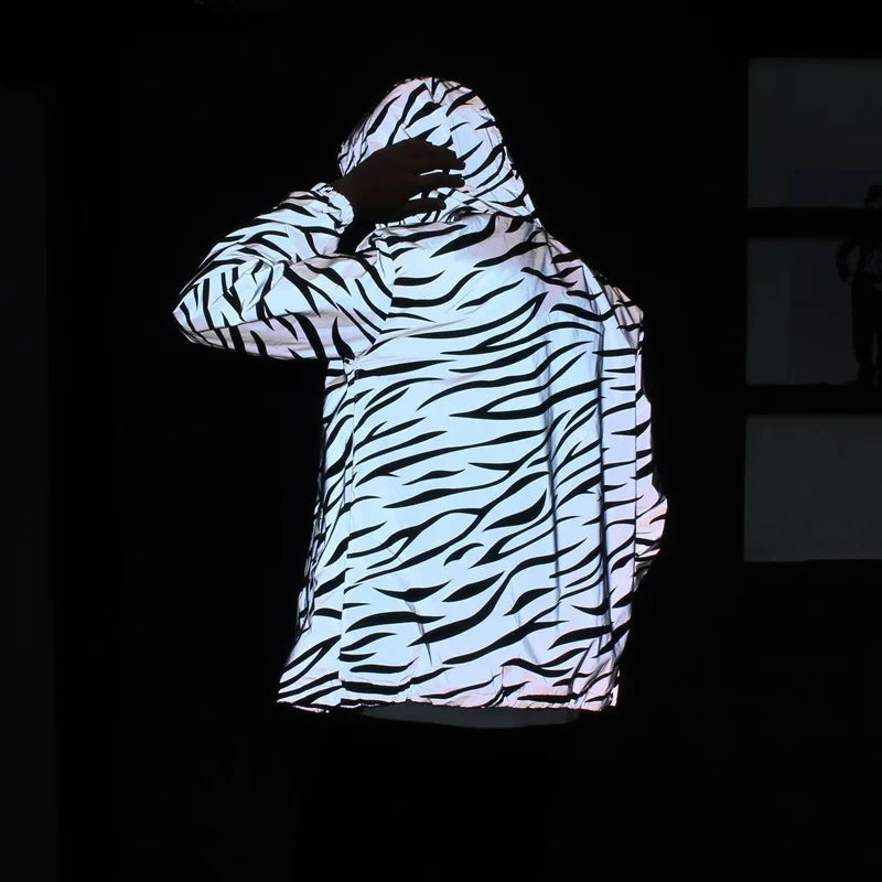 Männer Voll Reflektierende Jacke Casual Frauen Windjacke Hip Hop Mit Kapuze Mantel Wasserdicht Gedruckt Streetwear Nacht Glänzende Jacken 5XL